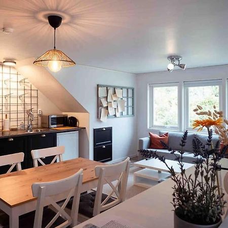 A Lovely Bright Apartment With It'S Own Entrance クングスバッカ エクステリア 写真