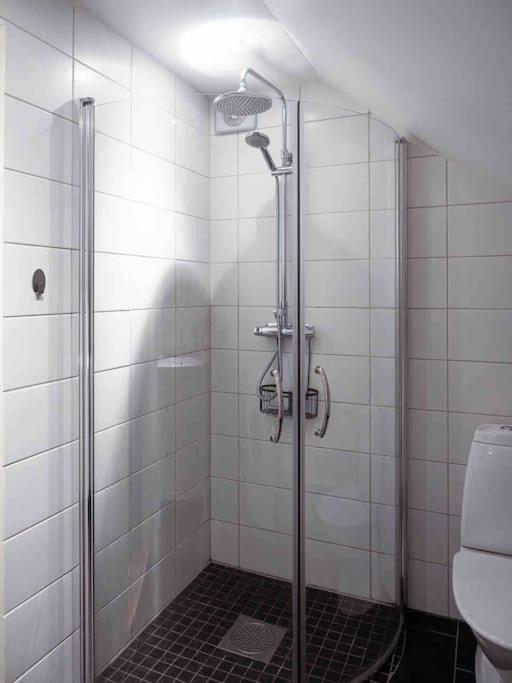 A Lovely Bright Apartment With It'S Own Entrance クングスバッカ エクステリア 写真