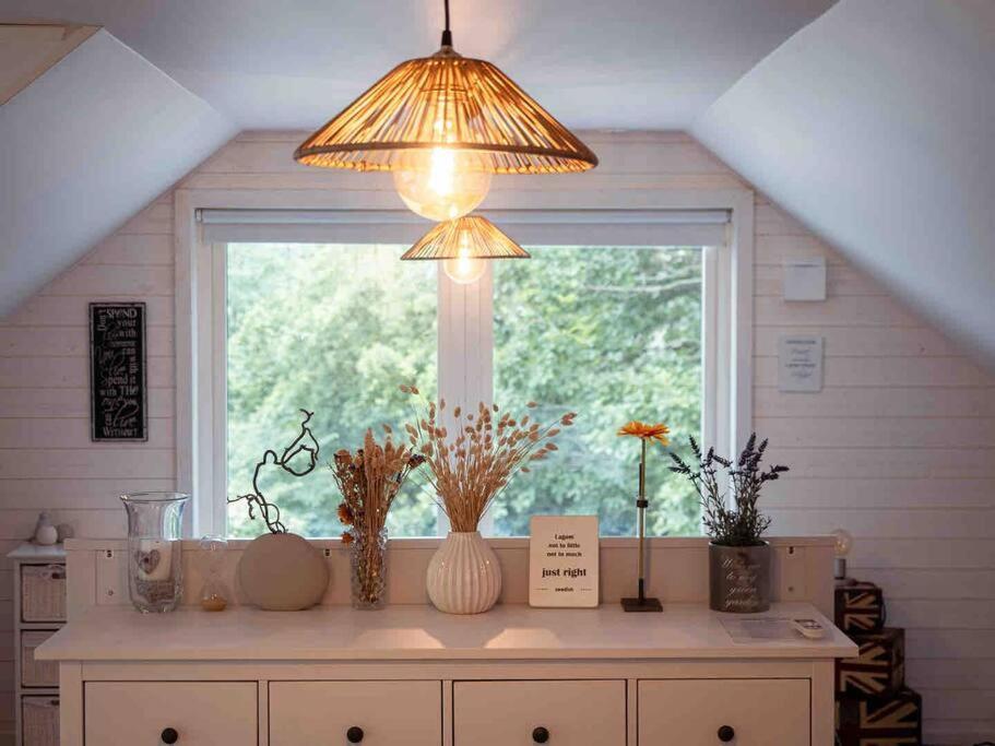 A Lovely Bright Apartment With It'S Own Entrance クングスバッカ エクステリア 写真