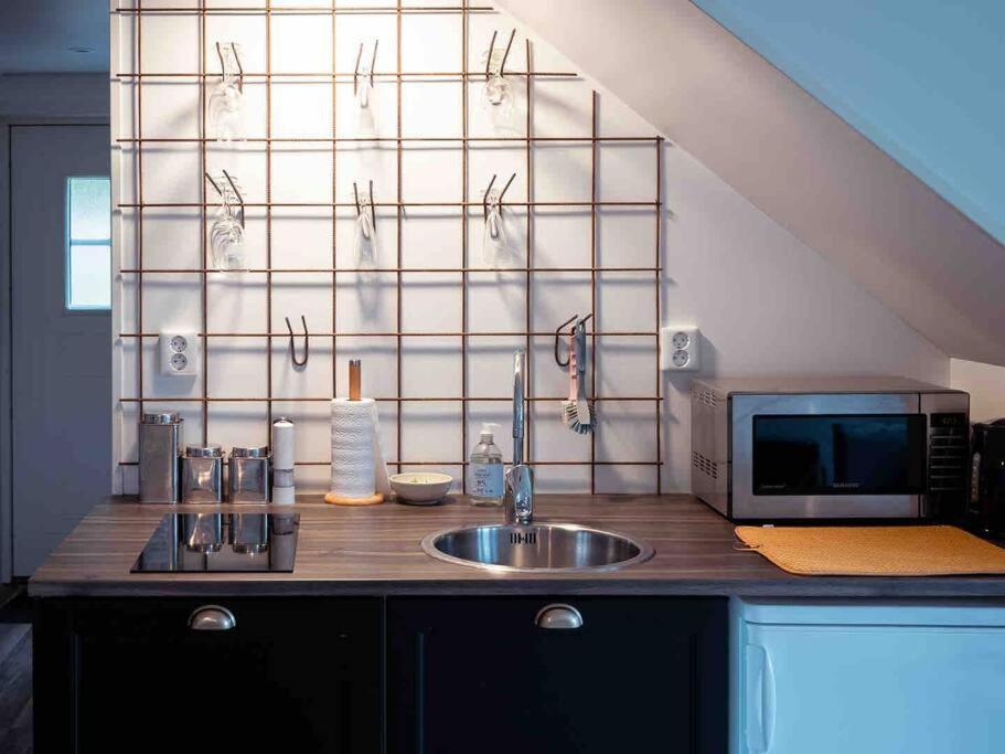A Lovely Bright Apartment With It'S Own Entrance クングスバッカ エクステリア 写真